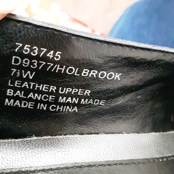 Etienne Aigner navy blue square toe pump - Picture 8 of 8